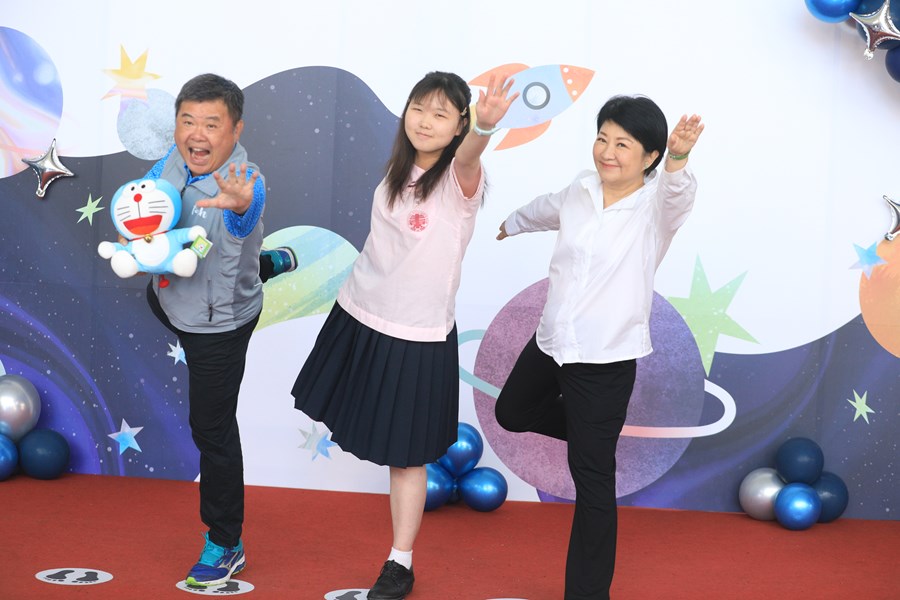 台中市高級中等以下學校112學年度畢業生市長獎合影--TSAI (72)