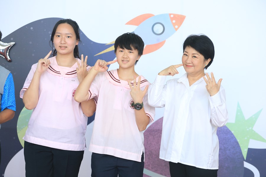 台中市高級中等以下學校112學年度畢業生市長獎合影--TSAI (77)