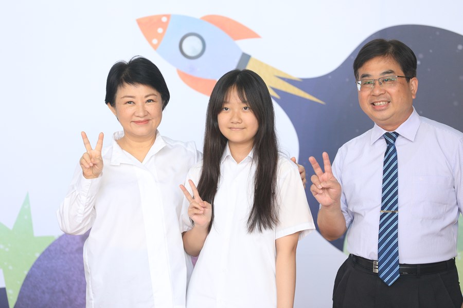 台中市高級中等以下學校112學年度畢業生市長獎合影--TSAI (84)