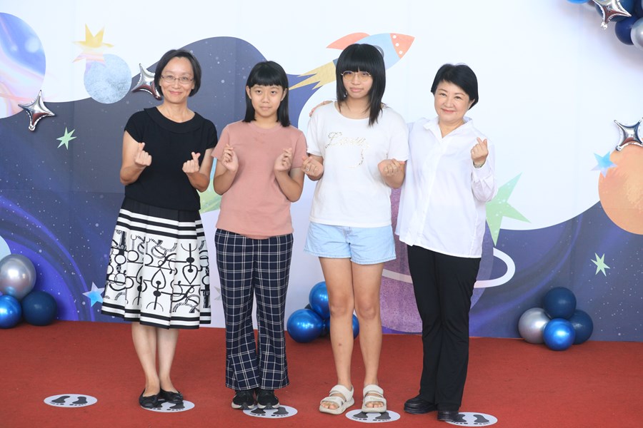 台中市高級中等以下學校112學年度畢業生市長獎合影--TSAI (99)