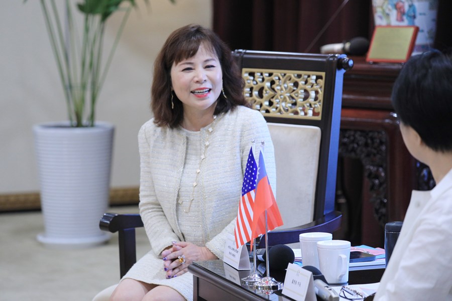 世界華人工商婦女企管協會陳玲華副總會長一行拜會市府--TSAI (42)