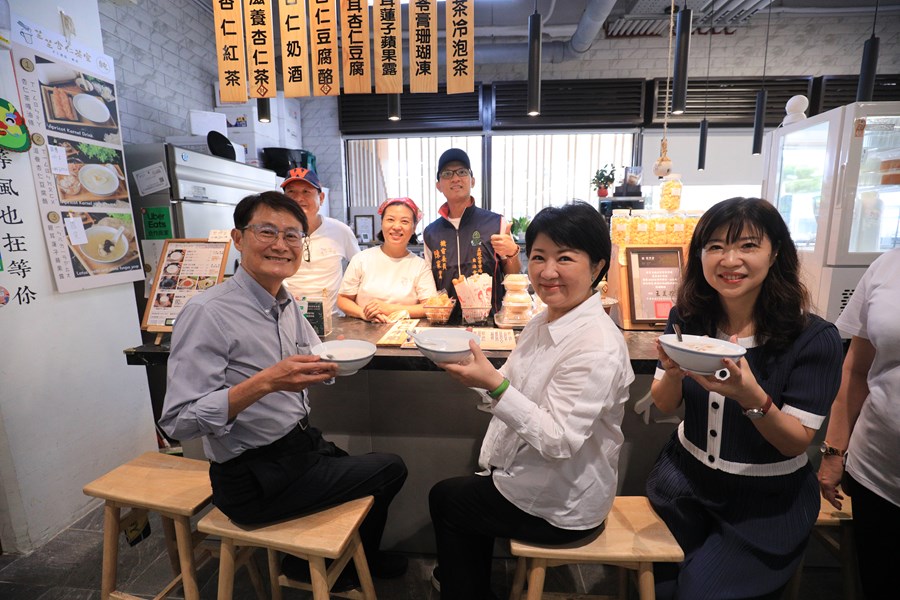 盧市長帶隊訪視新北市五股公有零售市場--TSAI (84)