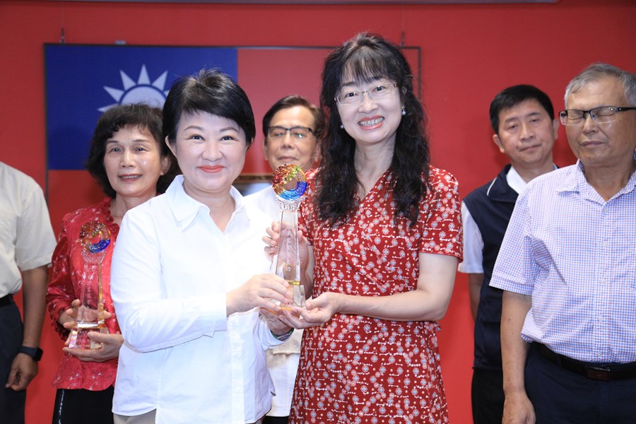 表揚113年度本市推廣客家文化有功人員及單位--個人獎--謝美珍  女士