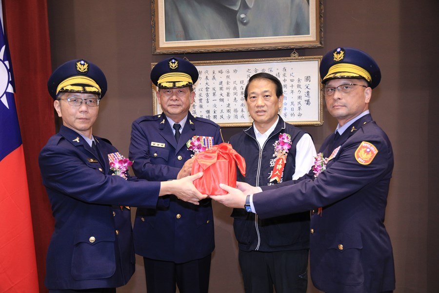 台中市政府張大春副秘書長(右2)--台中市警察局長李文章(左2)--霧峰分局分局長廖誌銘(右1)--TSAI2975