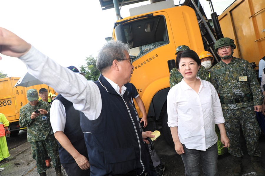 市長視察災後清理復原機具整備情形 (3)