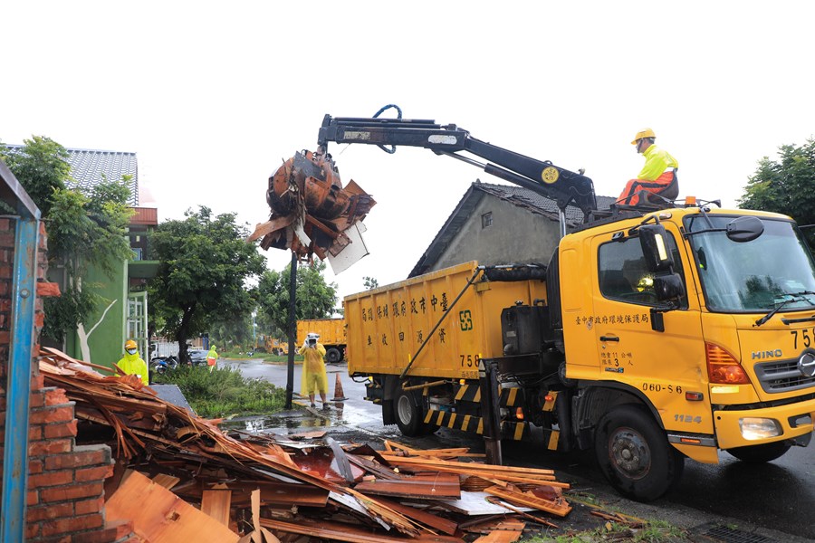 市長視察災後清理復原機具整備情形 (5)