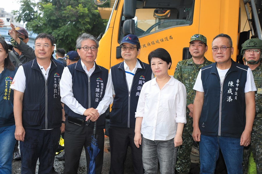 市長視察災後清理復原機具整備情形 (7)