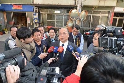 胡市長前往大里區慰問前接受媒體訪問