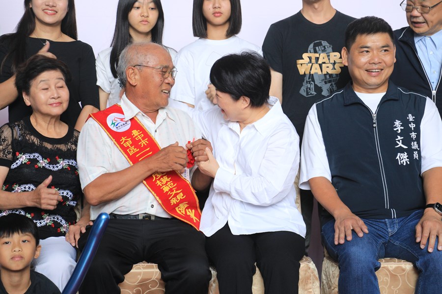 --台中市113年度模範父親與市長有約合照活動-TSAI (10)