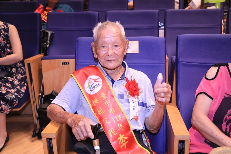 --台中市113年度模範父親與市長有約合照活動-TSAI (11)