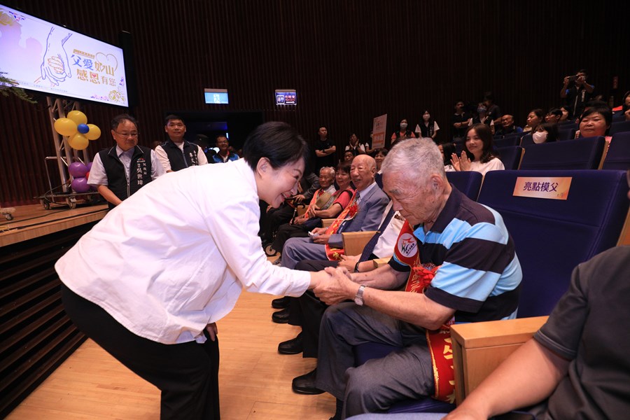 --台中市113年度模範父親與市長有約合照活動-TSAI (19)