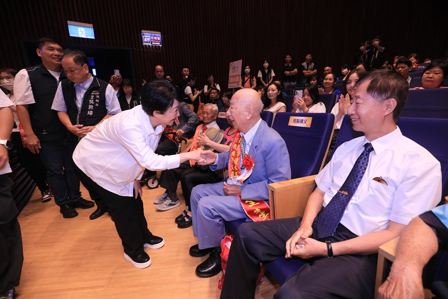 --台中市113年度模範父親與市長有約合照活動-TSAI (17)