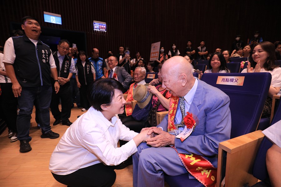 --台中市113年度模範父親與市長有約合照活動-TSAI (16)