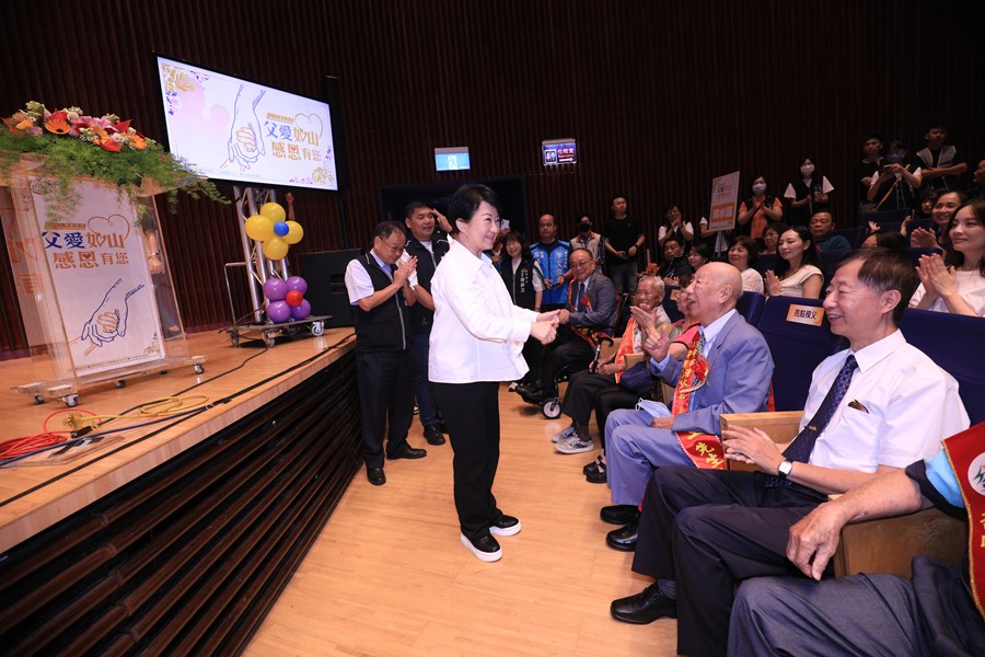 --台中市113年度模範父親與市長有約合照活動-TSAI (18)