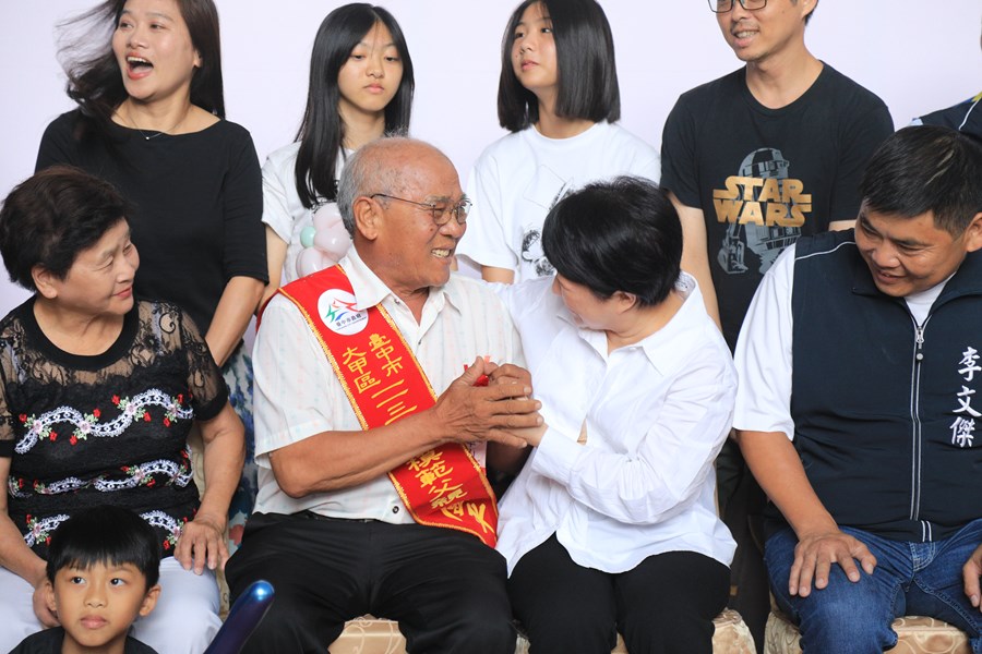 --台中市113年度模範父親與市長有約合照活動-TSAI (107)