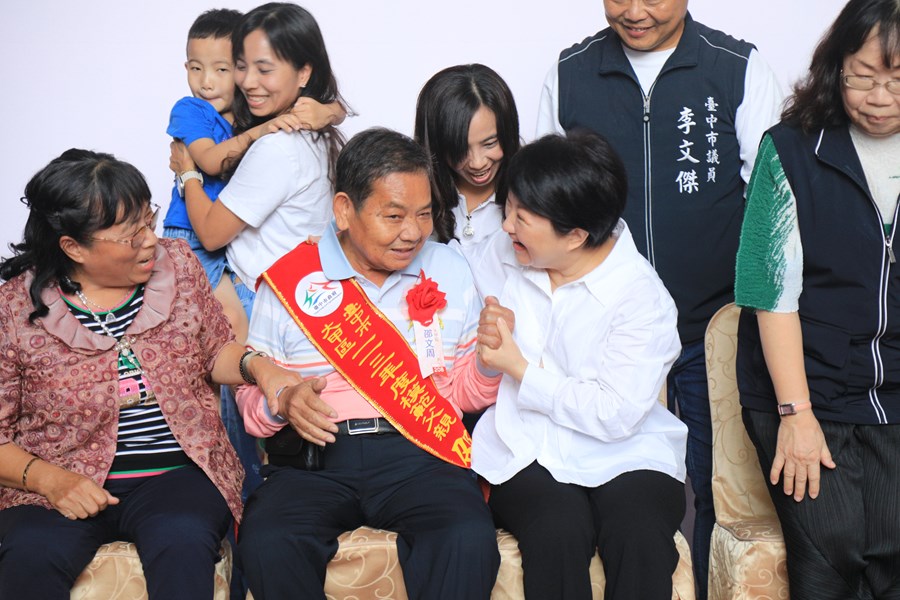 --台中市113年度模範父親與市長有約合照活動-TSAI (112)
