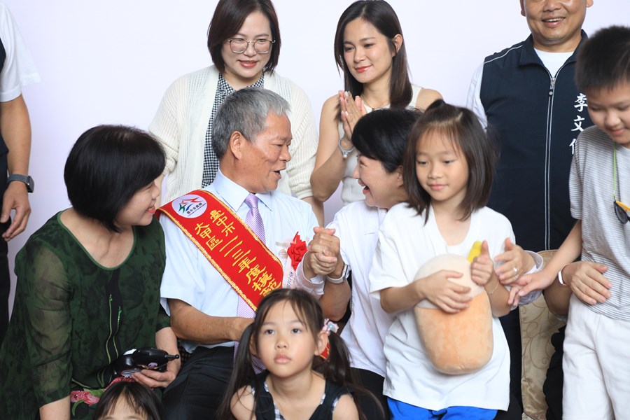 --台中市113年度模範父親與市長有約合照活動-TSAI (116)