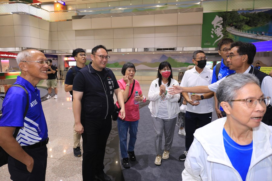 鄭副市長到桃園機場迎接奧運輕艇台中市籍選手返國--TSAI (4)