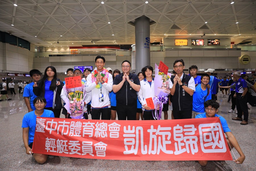 鄭副市長到桃園機場迎接奧運輕艇台中市籍選手返國--TSAI (32)