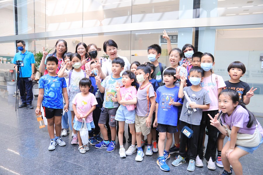 盧市長視察台中市政府附設員工子女托嬰中心裝修工程施工進度--TSAI (6)