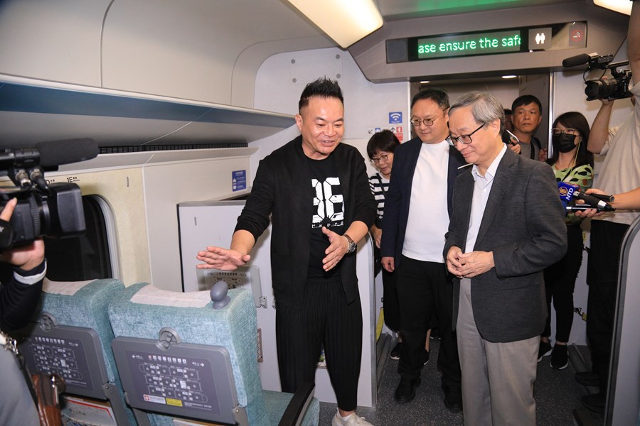 全台首座高鐵車廂攝影棚開幕記者會--TSAI (76)