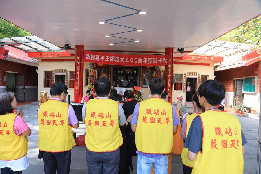 盧市長到大甲鐵砧山國姓廟贈匾--TSAI (5)