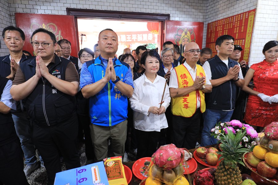 盧市長到大甲鐵砧山國姓廟贈匾--TSAI (17)