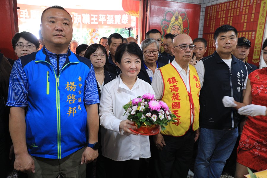 盧市長到大甲鐵砧山國姓廟贈匾--TSAI (18)