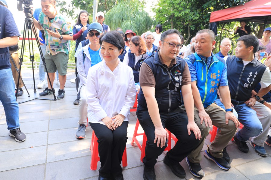 盧市長到大甲鐵砧山國姓廟贈匾--TSAI (25)