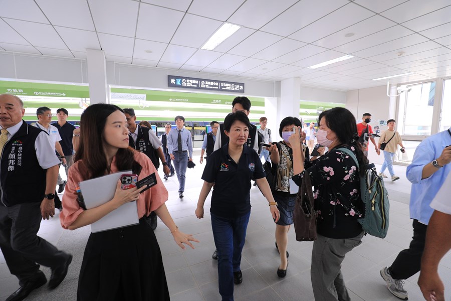 盧市長到2024台中國際賽車展演--捷運市府站打卡點--TSAI (4)