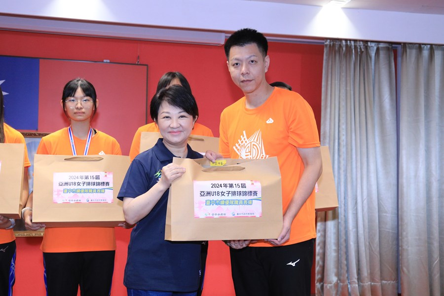 表揚2024亞洲U18女子排球錦標賽季軍--東山高中選手與教練--莊明叡教練