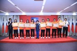 表揚2024亞洲U18女子排球錦標賽季軍--東山高中選手與教練--與市長大合照