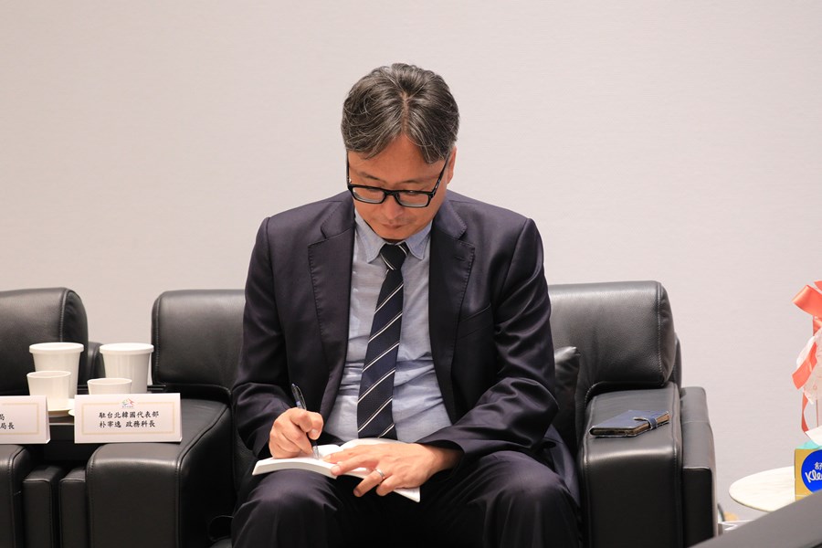 駐台北韓國代表部李殷鎬代表一行拜會市府---TSAI (26)