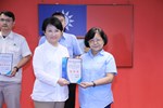 表揚本市榮獲勞動部113年推行職業安全衛生優良單位及人員--漢翔航空工業  楊淑免工程師