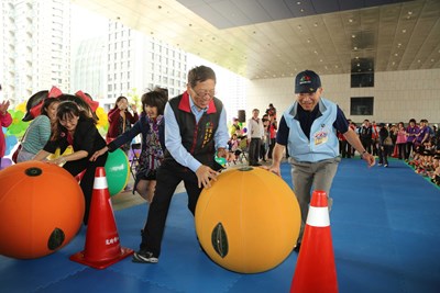 103年臺中市慶祝兒童節系列活動-娃娃滾大球