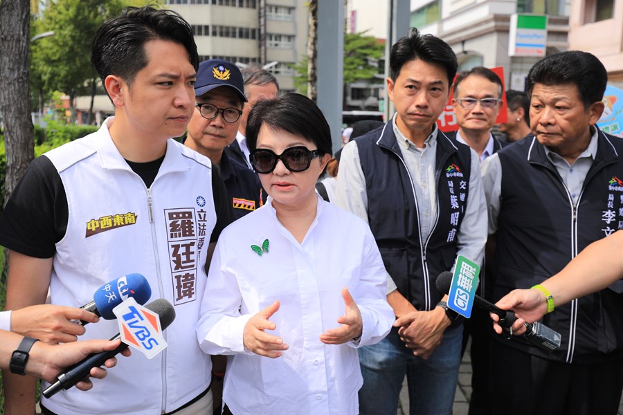 盧市長視察公車大執法(台灣大道與建國路口)--TSAI (1)