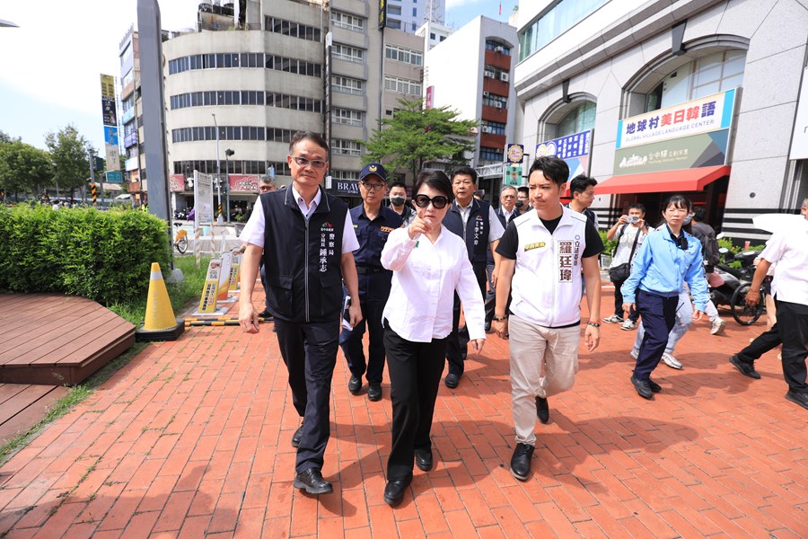 盧市長視察公車大執法(台灣大道與建國路口)--TSAI (14)