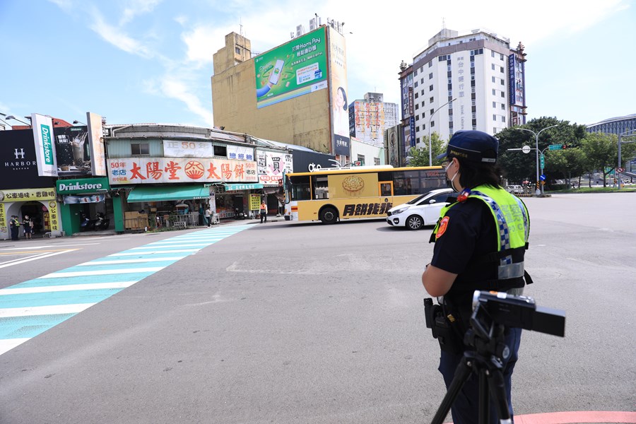 盧市長視察公車大執法(台灣大道與建國路口)--TSAI (16)