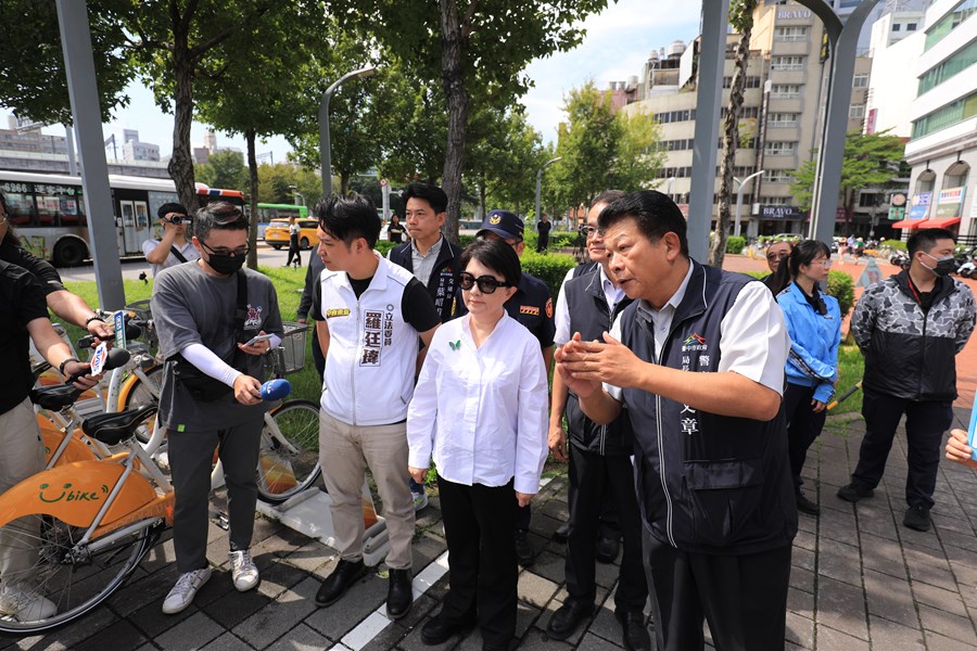 盧市長視察公車大執法(台灣大道與建國路口)--TSAI (22)