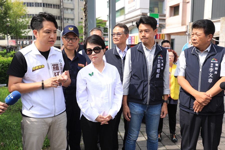 盧市長視察公車大執法(台灣大道與建國路口)--TSAI (31)