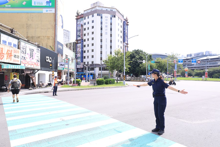 盧市長視察公車大執法(台灣大道與建國路口)--TSAI (34)