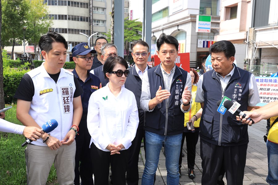 盧市長視察公車大執法(台灣大道與建國路口)--TSAI (37)