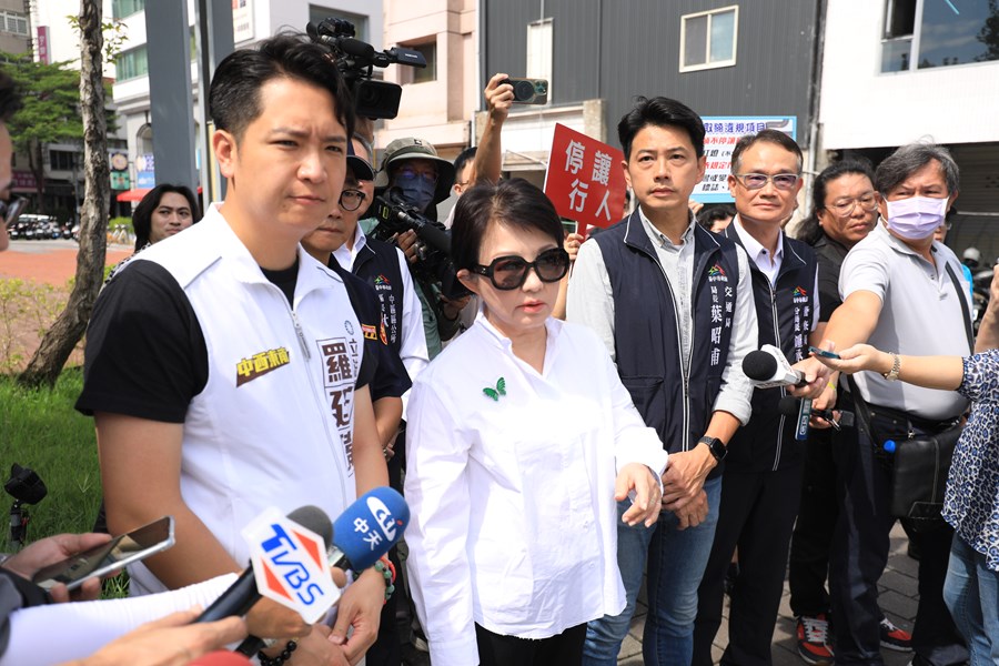 盧市長視察公車大執法(台灣大道與建國路口)--TSAI (43)