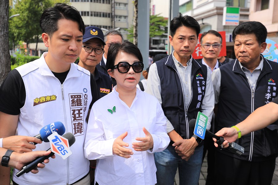 盧市長視察公車大執法(台灣大道與建國路口)--TSAI (61)