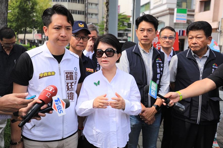 盧市長視察公車大執法(台灣大道與建國路口)--TSAI (63)