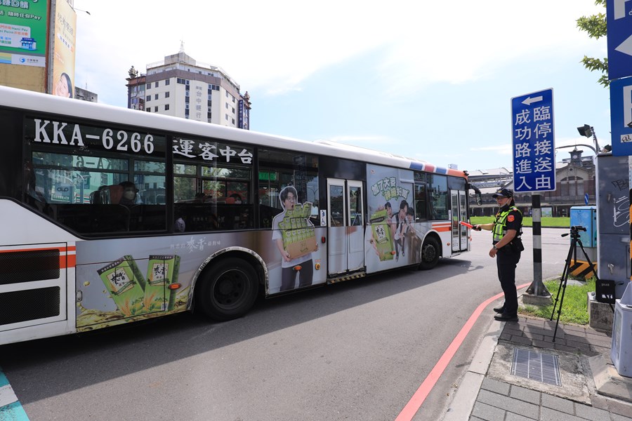 盧市長視察公車大執法(台灣大道與建國路口)--TSAI (4)