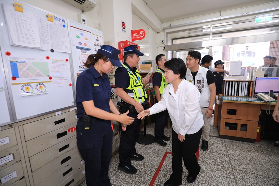 盧市長到繼中派出所慰勞警員及志工-TSAI (6)