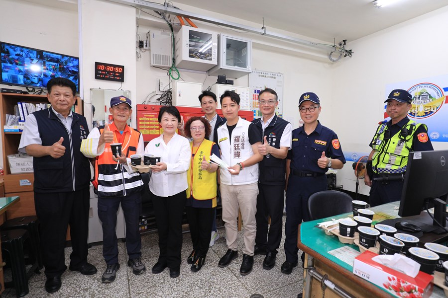 盧市長到繼中派出所慰勞警員及志工-TSAI (12)
