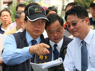 胡市長出席「潭子區祥和路延伸銜接至豐原區鎌村路道路開闢工程」現勘
