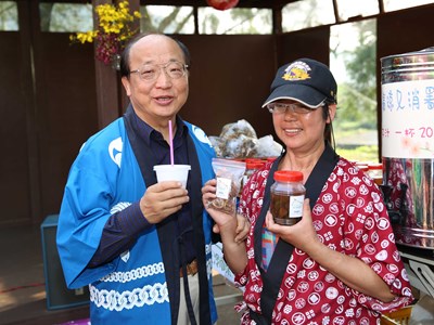 胡市長參加「 梨甜柿佳2014螢光夜語」活動